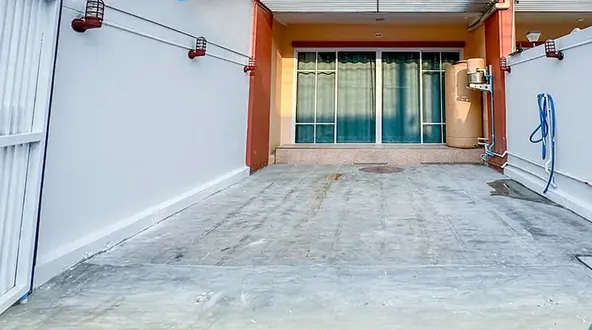 หลังที่ 2 · ที่จอดรถในรั้วบ้าน