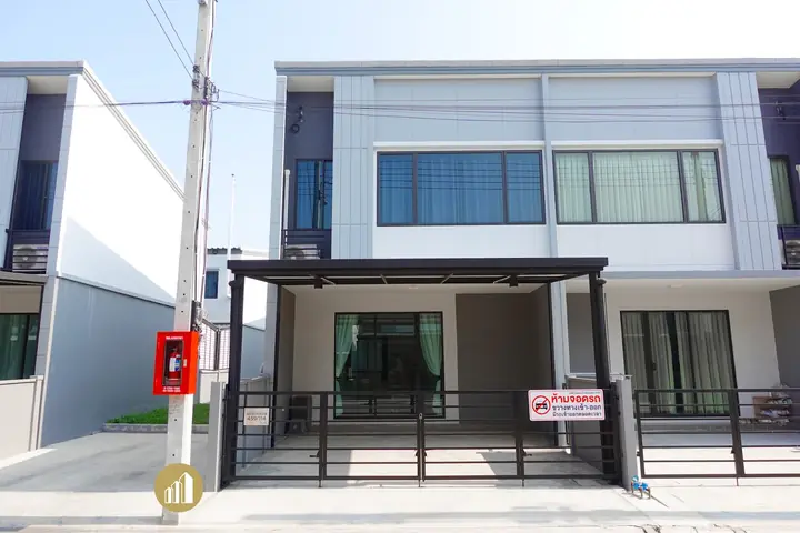 หน้าบ้าน ที่จอดรถหน้าบ้าน 2 คัน